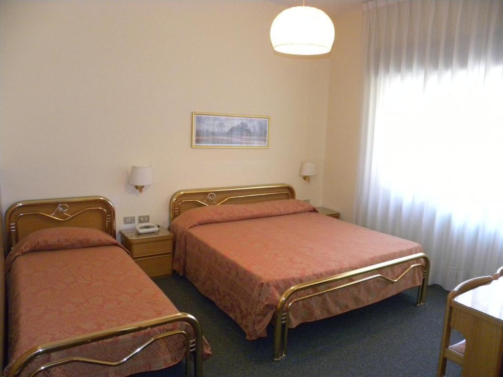 Hotel Rosengarten Pavia Rom bilde