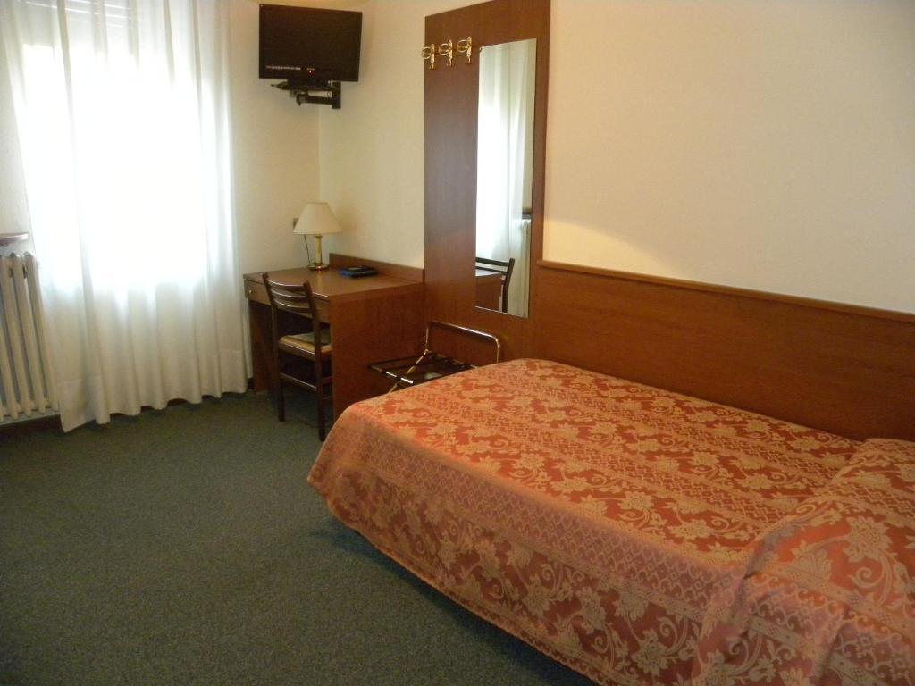 Hotel Rosengarten Pavia Rom bilde